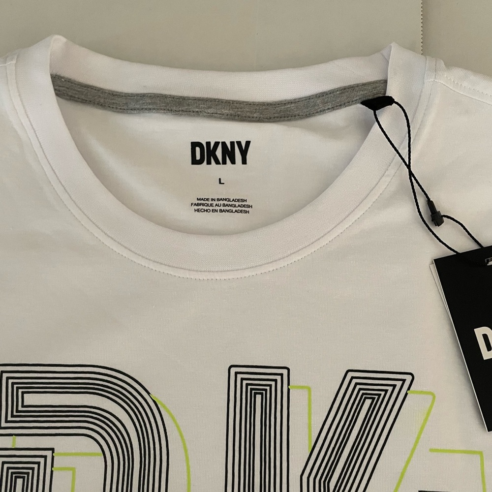 DKNY Mens t shirt. - Picture 4 of 5